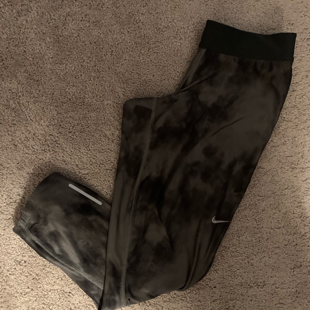 Nike dry fit capris size small